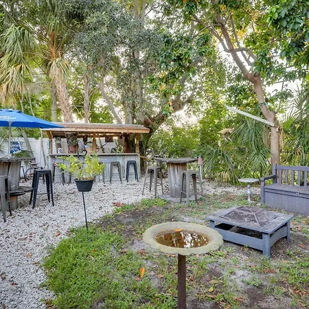 St Petersburg Home With Yard And Grill 2 Mi To Beach!